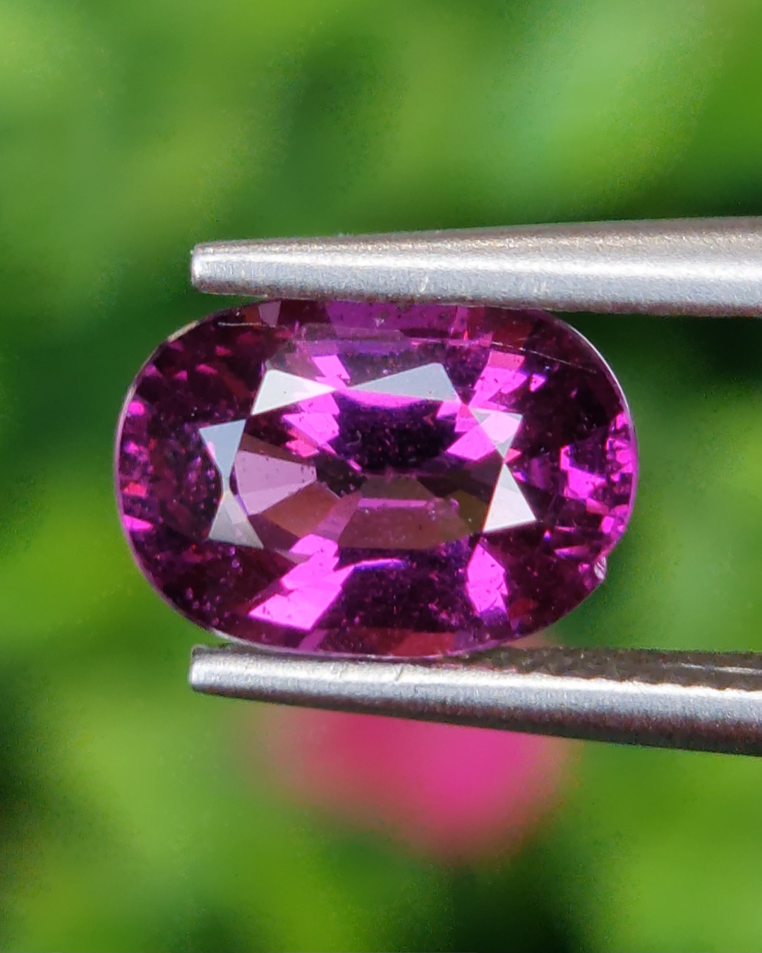 พลอย โรโดไลต์ กาเน็ท Rhodolite Garnet 2.13 กะรัต Cts.พลอยแท้ อัญมณีมงคลประจําวันเกิด เครื่องประดับพลอย