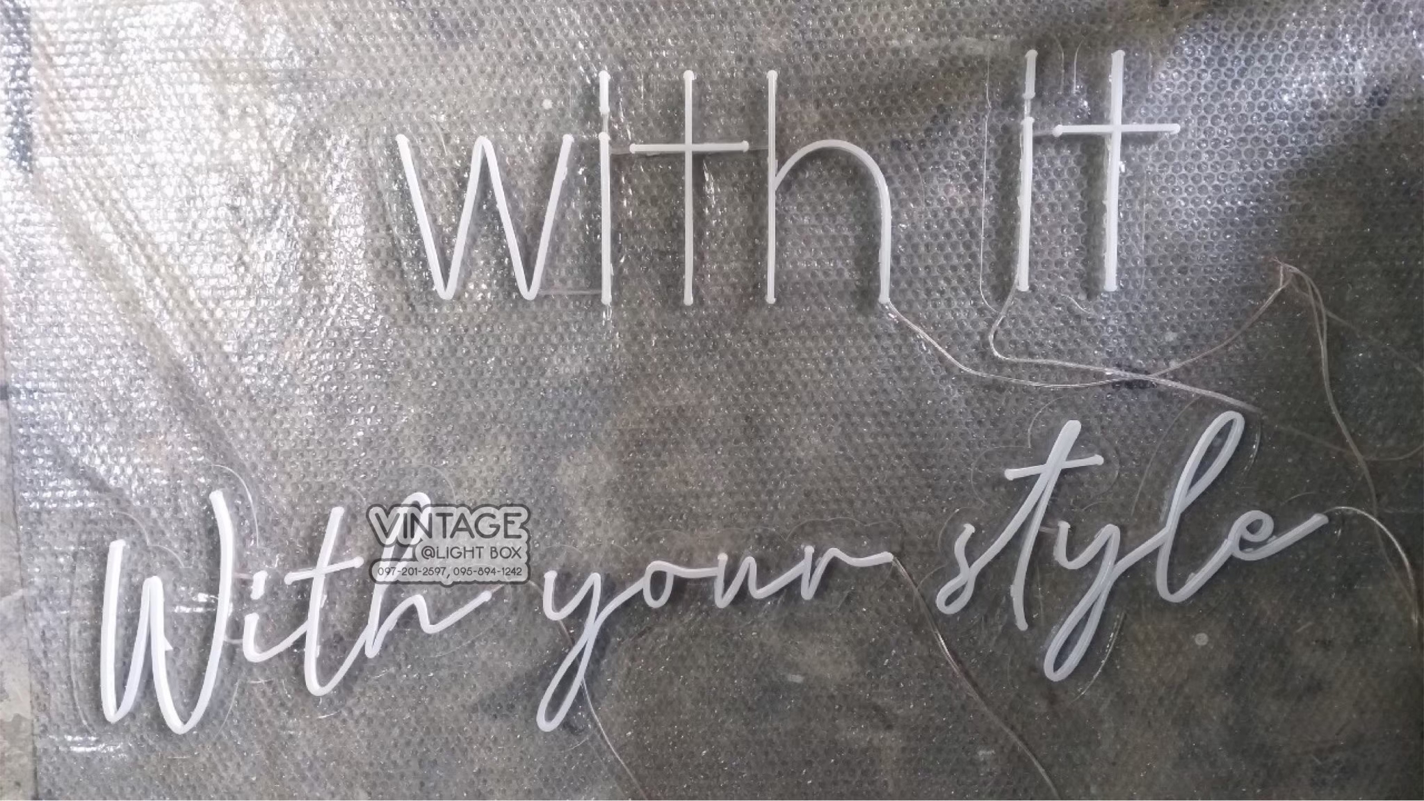 ไฟนีออน เฟค