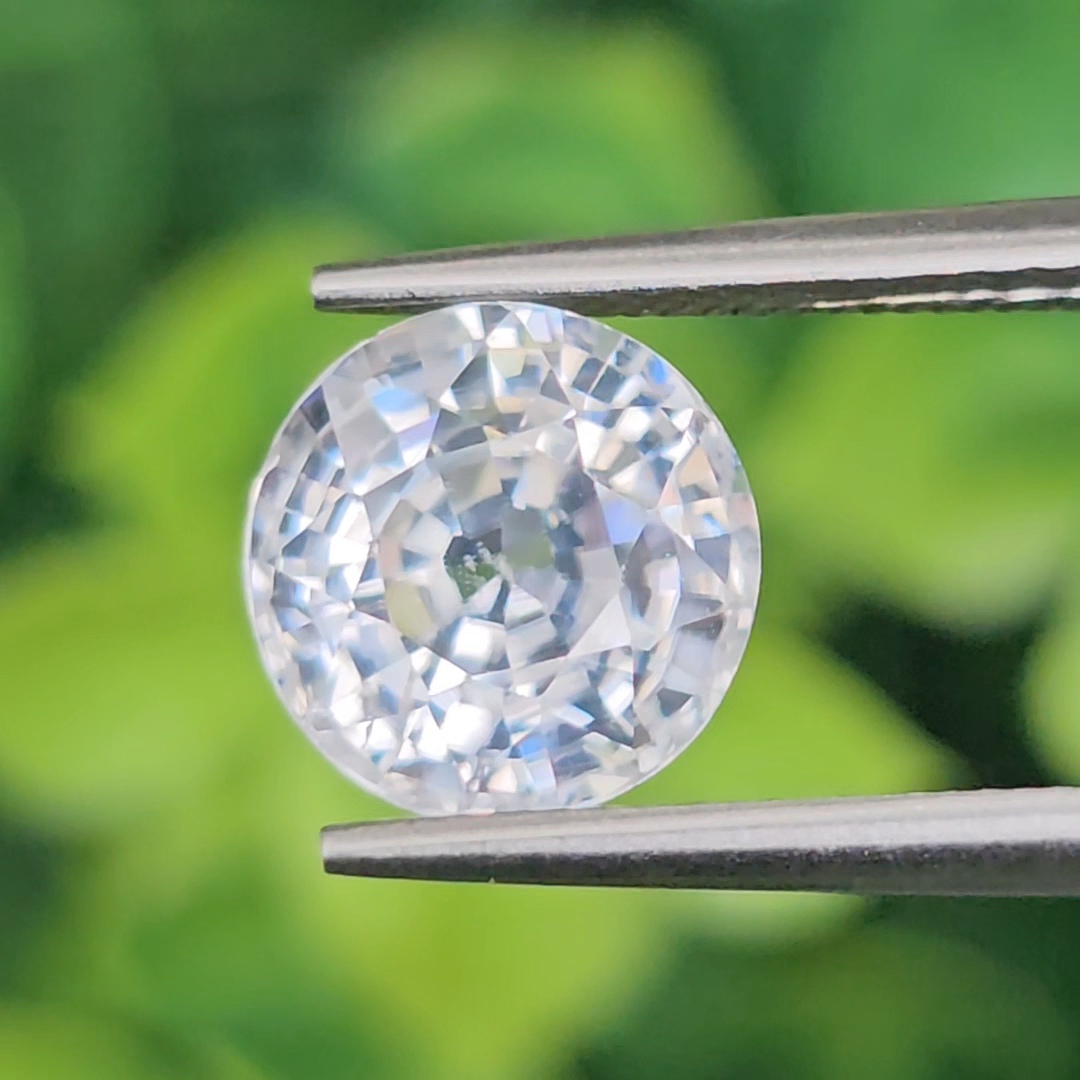 พลอย เพทาย Natural Zircon 4.08 กะรัต (Cts.) พลอยแท้ อัญมณีมงคลประจําวันเกิด เครื่องประดับพลอย