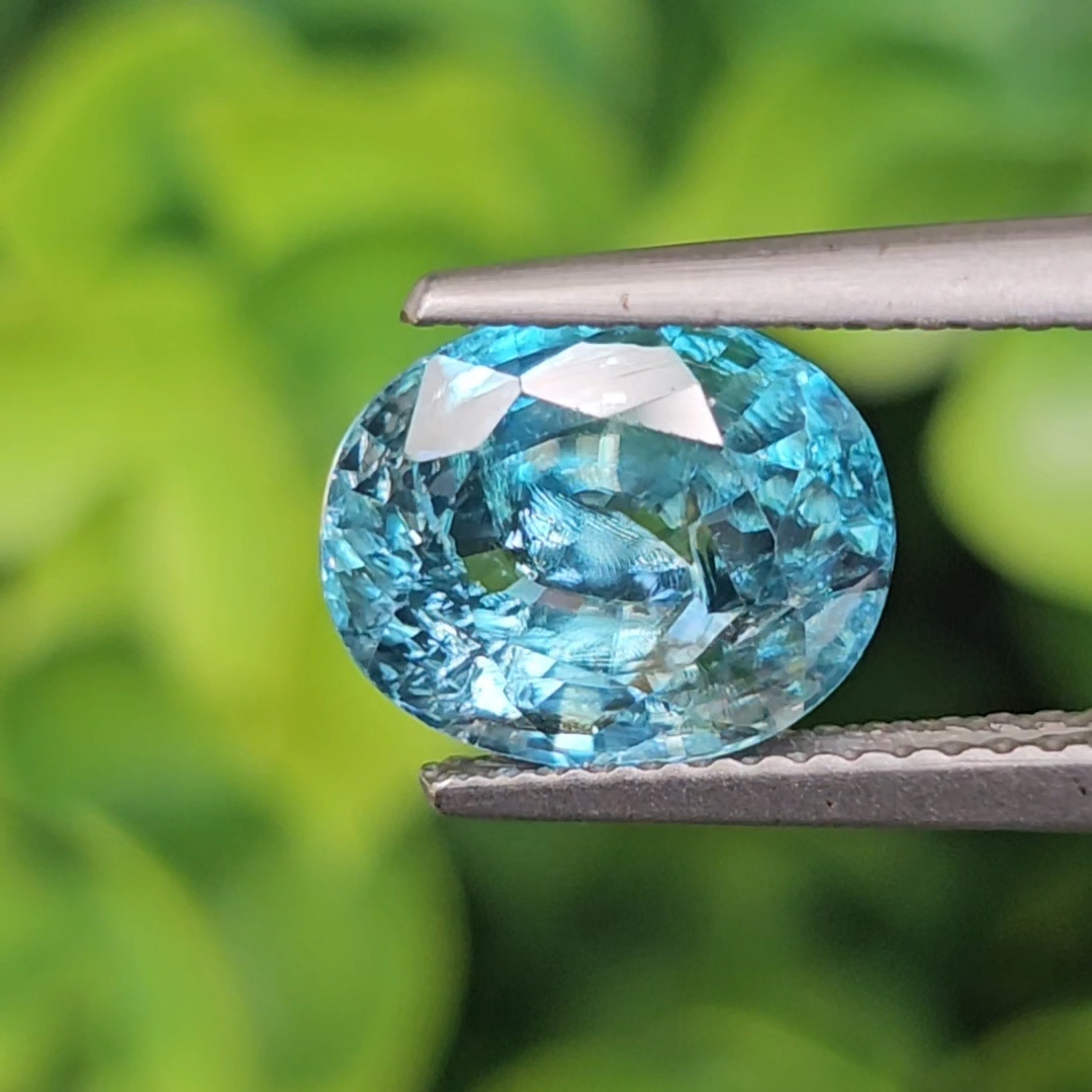 พลอย เพทาย (Zircon) 4.52 กะรัต (Cts.) พลอยแท้ อัญมณีมงคลประจําวันเกิด เครื่องประดับพลอย
