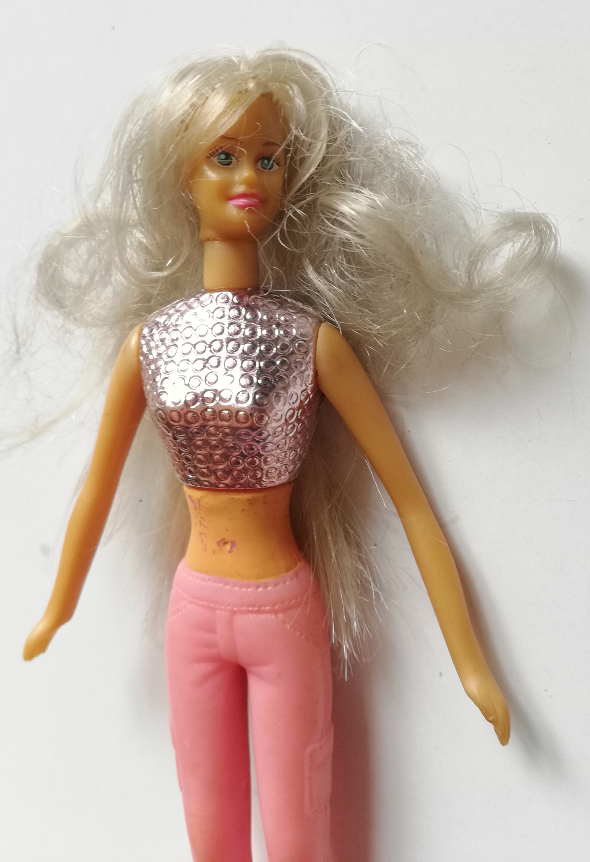 ของเล่นมือ2, ของสะสม ตุ๊กตาบาร์บี้ตัวเล็ก ผมยาวด้านหน้าหยิก และด้านหลังตรง ใส่เสื้อสีชมพูเอวลอย และกางขาบาน แฟชั่นยุค70 **ช่วงเอวมีตำหนิตามภาพ