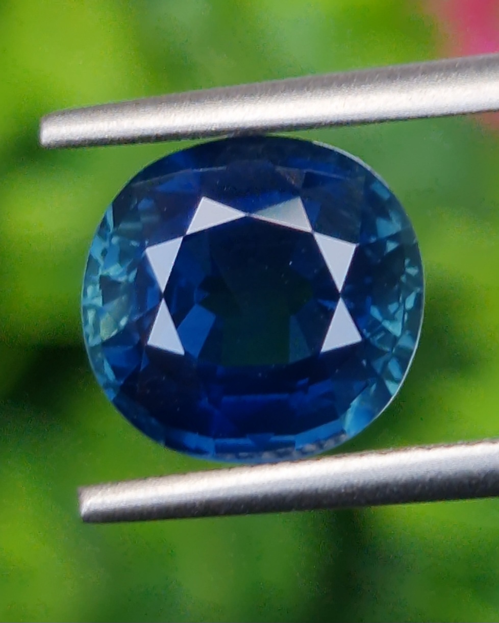 พลอย ไพลิน Green-Blue sapphire 3.67 กะรัต (Cts.) พร้อมใบเซอร์ พลอยแท้ อัญมณีมงคลประจําวันเกิด เครื่องประดับพลอย