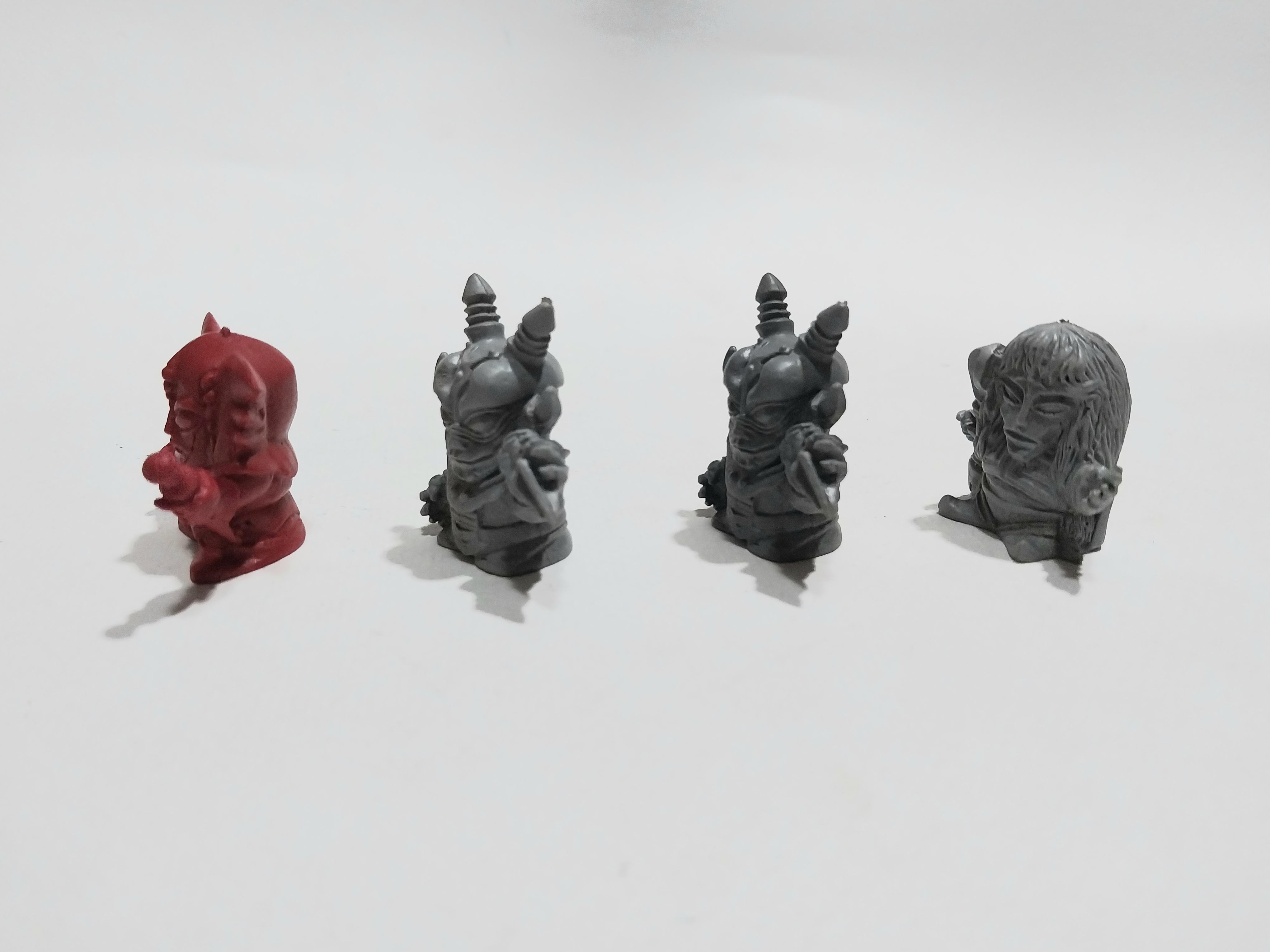 มีหลายภาพ ชุดผู้ร้ายจากยักษ์วัดแจ้งพบจัมโบ้เอSD ขนาดประมาณ 3 ซม.