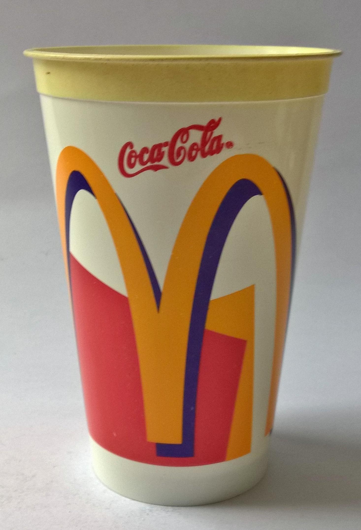 แก้วน้ำพลาสติก แก้วเครื่องดื่มเย็น จากแมคโดนัลด์ Mc Donald ของเก่า**รอบปากแก้วมีสีเข้ม โปรดตรวจสอบทุกภาพ