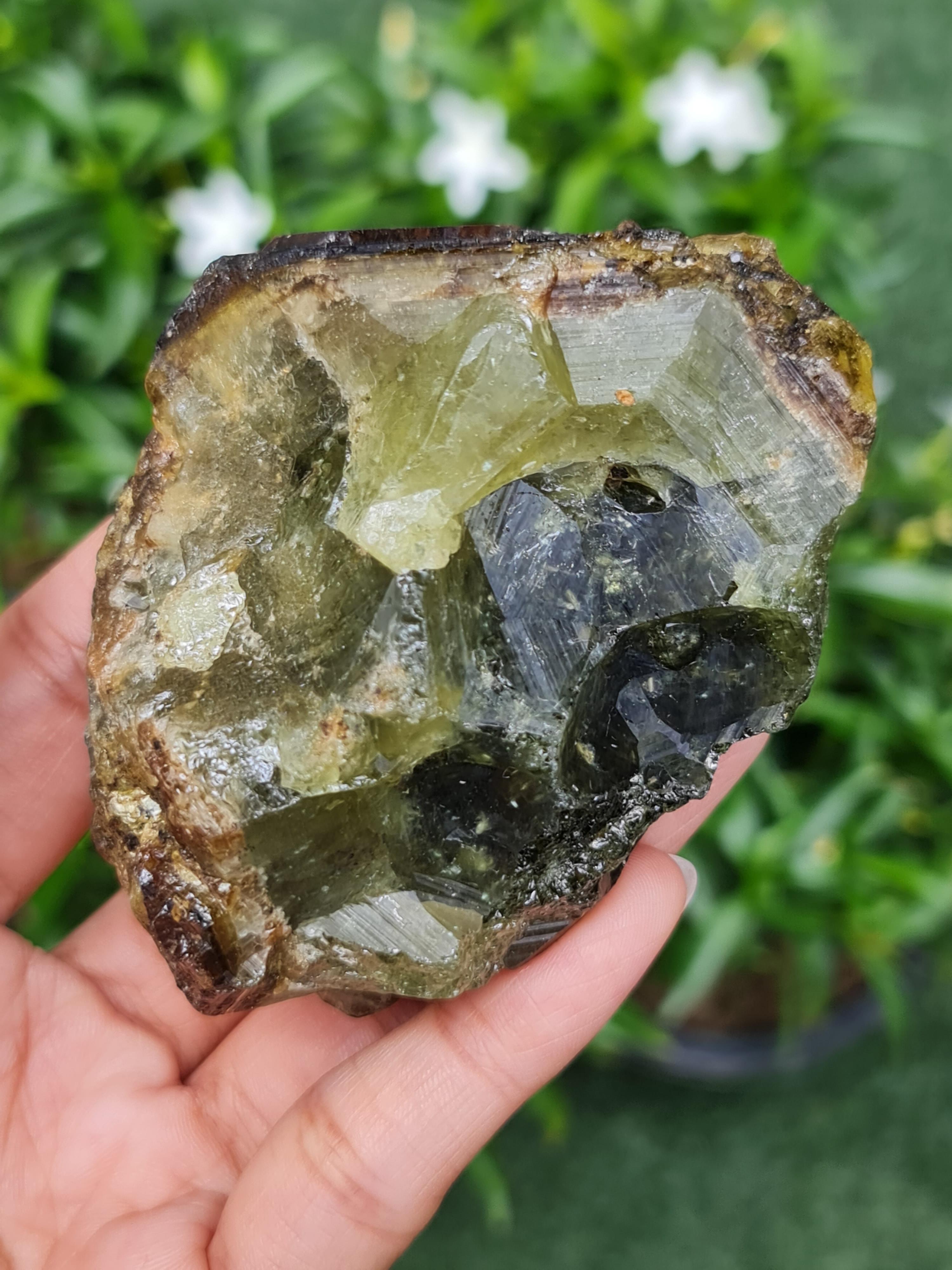 ก้อน ผลึก มาลี การ์เน็ท Mali Garnet 348 กรัม (Grams.) พลอยแท้ อัญมณีมงคลประจําวันเกิด เครื่องประดับพลอย