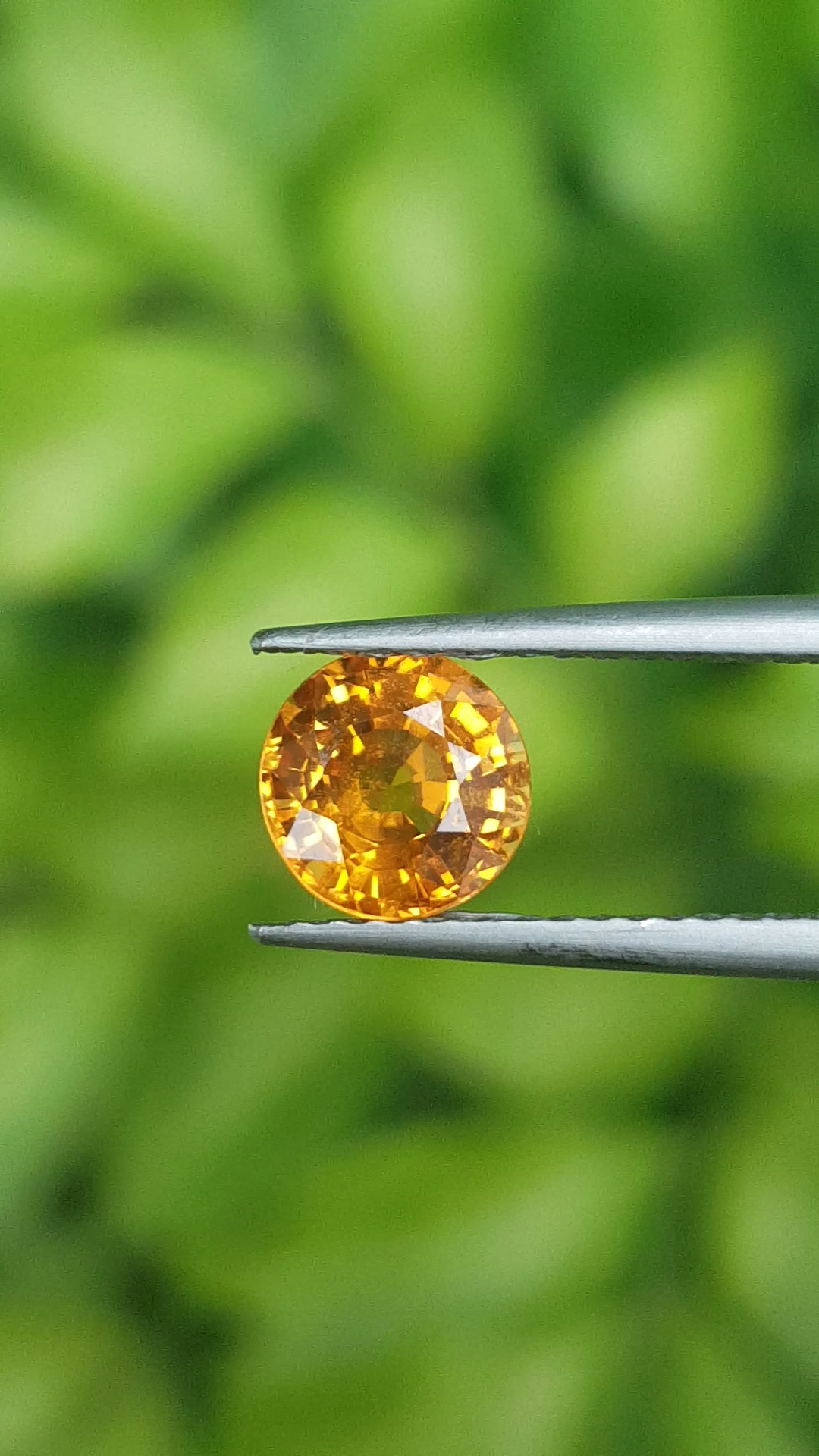 พลอย บุษราคัม yellow sapphire 1.27 กะรัต (Cts.) พลอยแท้ อัญมณีมงคลประจําวันเกิด เครื่องประดับพลอย
