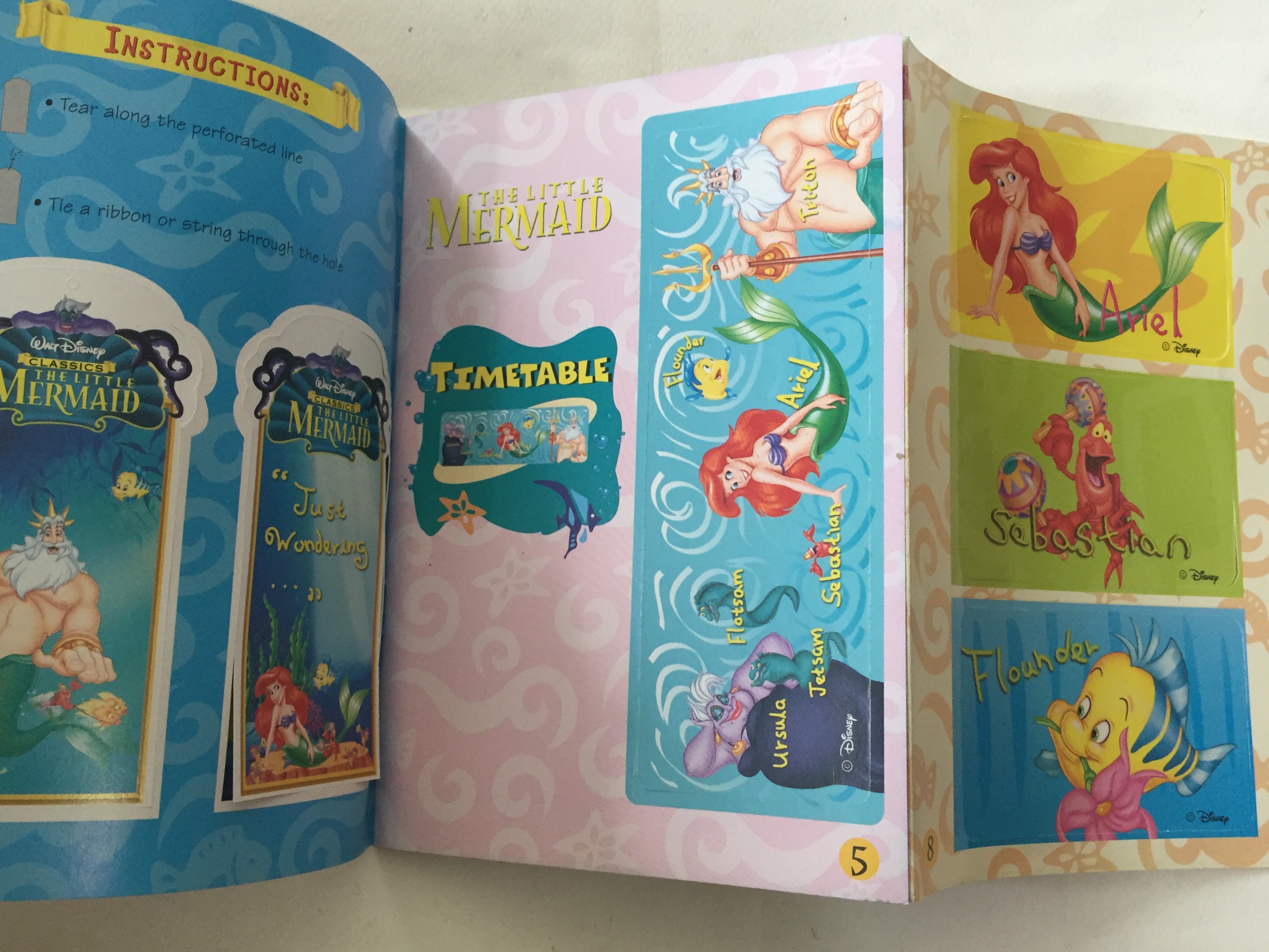 มีหลายภาพ, มีตำหนิ โปรดดูทุกภาพ, สมุดภาพเจ้าหญิงเงือกน้อยแอเรียล, the Little Mermaid ขนาด 19 cm, เป็นสมุดภาพการ์ด ที่คั่นหนังสือ ป้ายสมุดโทรศัพท์การ์ดอวยพรวันเกิดตัวแขวนโทรศัพท์มือถือเป็นกระดาษสแตนดี้และภาพระบายสี เป็นภาพเงือกน้อยแอเรียล Little Mermaid