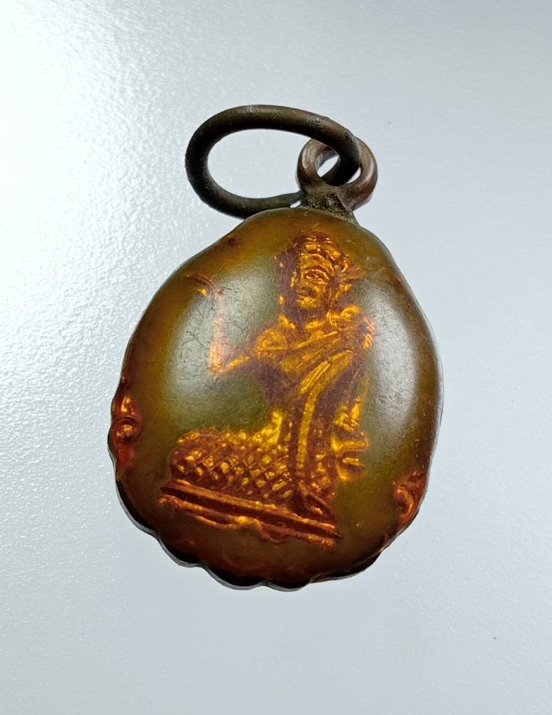 P167 ล็อคเก็ต แม่นางกวัก หลังยันต์ ไม่ทราบที่