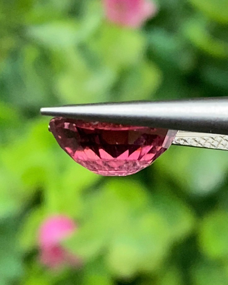 พลอย ชมพู พิ้งค์ ทัวร์มารีน (Pink Tourmaline) 3.94 กะรัต (Cts.) อัญมณีมงคลประจําวันเกิด เครื่องประดับพลอย
