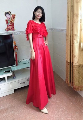 ชุดราตรียาวสายเดี่ยวพร้อมเสื้อคลุมดอกไม้สวยหรู (เชือกผูกหลัง)