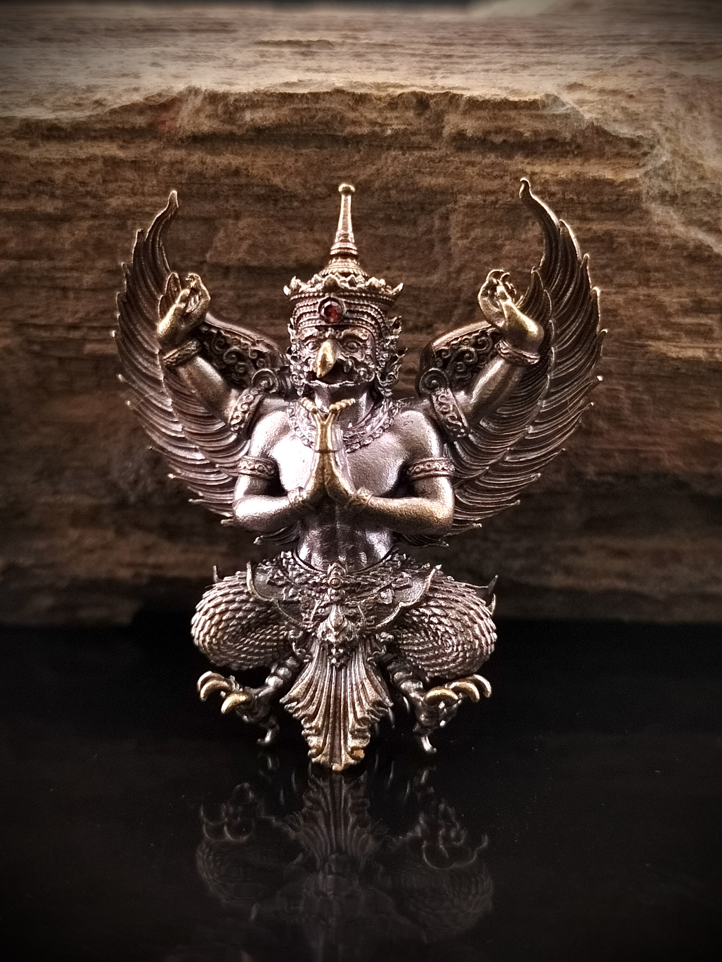 พญาครุฑทรงฤทธิ์ รุ่น โคตรมหาเศรษฐี