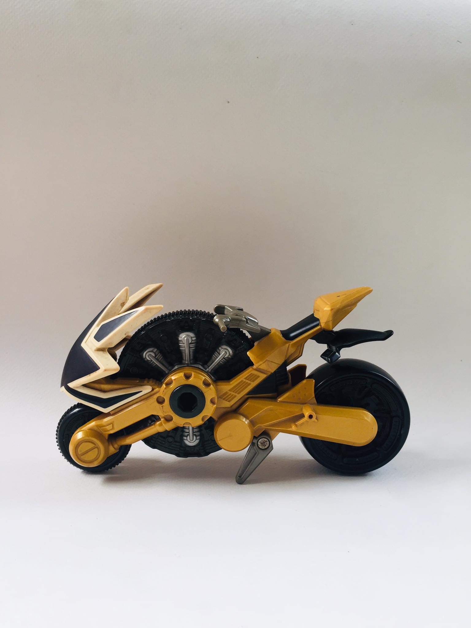 มอเตอร์ไซค์ เพาเวอร์เรนเจอร์ ชุดนินจาสตรอม เยลโล่ โมโตไซเคิล มือสองสภาพดี มีรอยบ้าง ***มีเฉพาะรถของมีตามภาพ ขนาดตามรูป