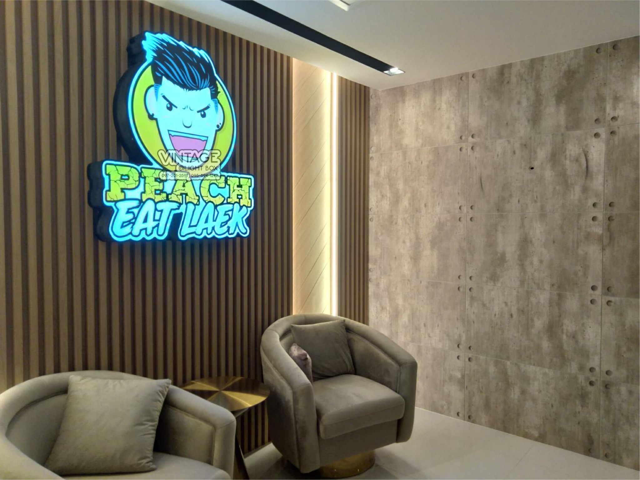 ป้ายกล่องไฟ PEACH EAT LAEK