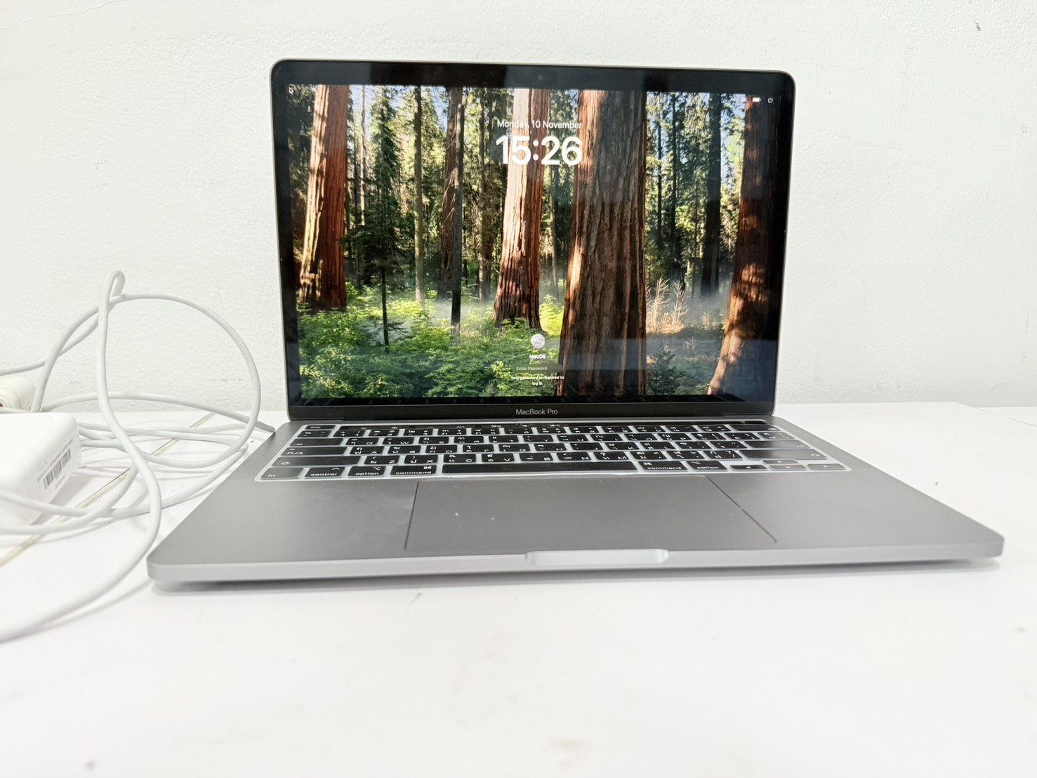 Apple Macbook Pro 13" 2022(M2/8GB/M.2 256GB)+Adapter