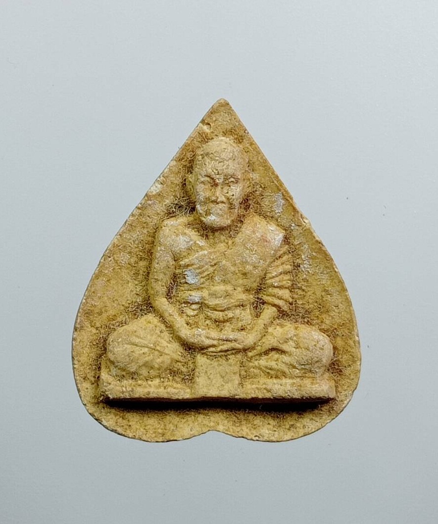 ผ3504 พระผงใบโพธิ์ หลังยันต์ ไม่ทราบที่