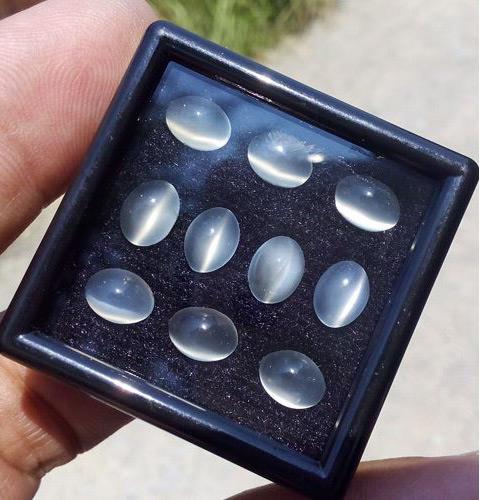 พลอย ตาแมว มูนสโตน Cat eye Moonstone 13.90 กะรัต (Cts.)พลอยแท้ อัญมณีมงคลประจําวันเกิด เครื่องประดับพลอย