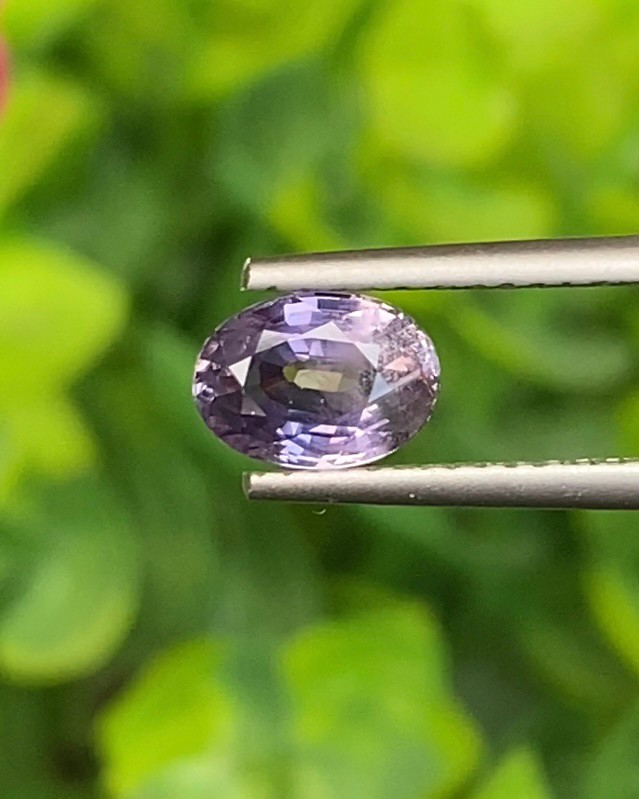 พลอย เพอเพิล แซฟไฟร์ สีม่วง Purple Sapphire ดิบ/ Unheated 1.10 กะรัต (Cts.) พลอยแท้ อัญมณีมงคลประจําวันเกิด เครื่องประดับพลอย