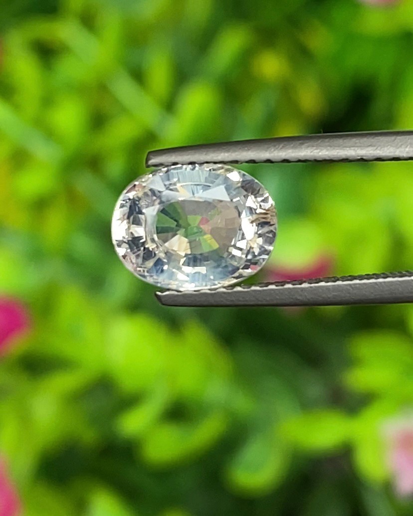 พลอย ขาว ไวท์ แซฟไฟร์ White Sapphire 2.08 กะรัต (Cts.) พลอยแท้ อัญมณีมงคลประจําวันเกิด เครื่องประดับพลอย