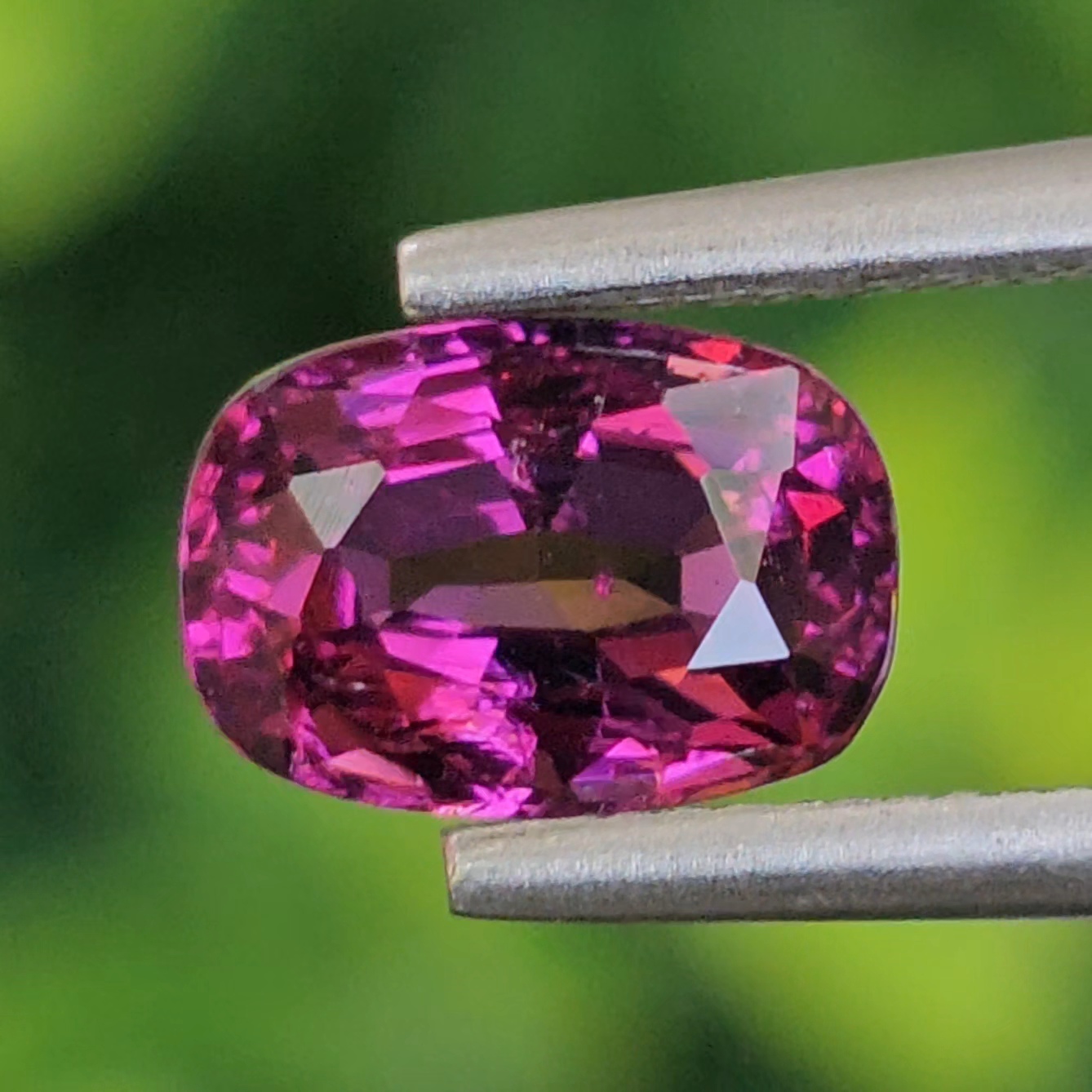 พลอย อุมบาไลต์ การ์เน็ต Umbalite Garnet 1.43 กะรัต (Cts.) ดิบ Unheated ลอยแท้ อัญมณีมงคลประจําวันเกิด เครื่องประดับพลอย