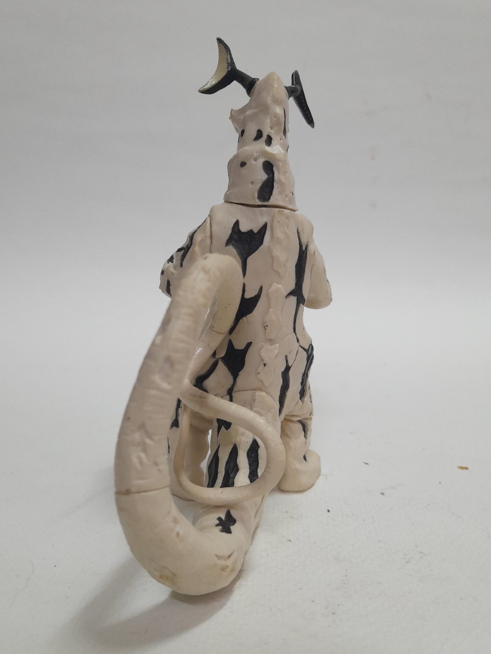 ตัวยางแข็ง **ชิ้นส่วนลำตัวติดกาว จากชุด อุลตร้ามอนสเตอร์ ขนาด 4.5-5นิ้ว สัตว์ประหลาดเอเรคิงส์ จากอุลตร้าเซเว่น มือสอง สภาพดี มีรอยบ้าง ไม่พบบ่อย