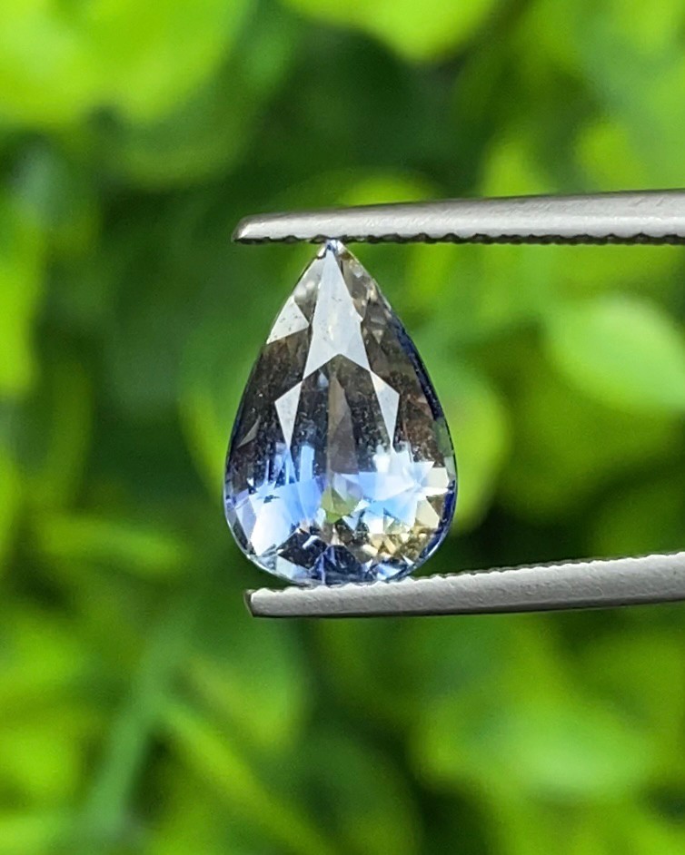 พลอย แซฟไฟร์ 2 สี Bi Color Sapphire 2.53 กะรัต (Cts.) พลอยแท้ อัญมณีมงคลประจําวันเกิด เครื่องประดับพลอย