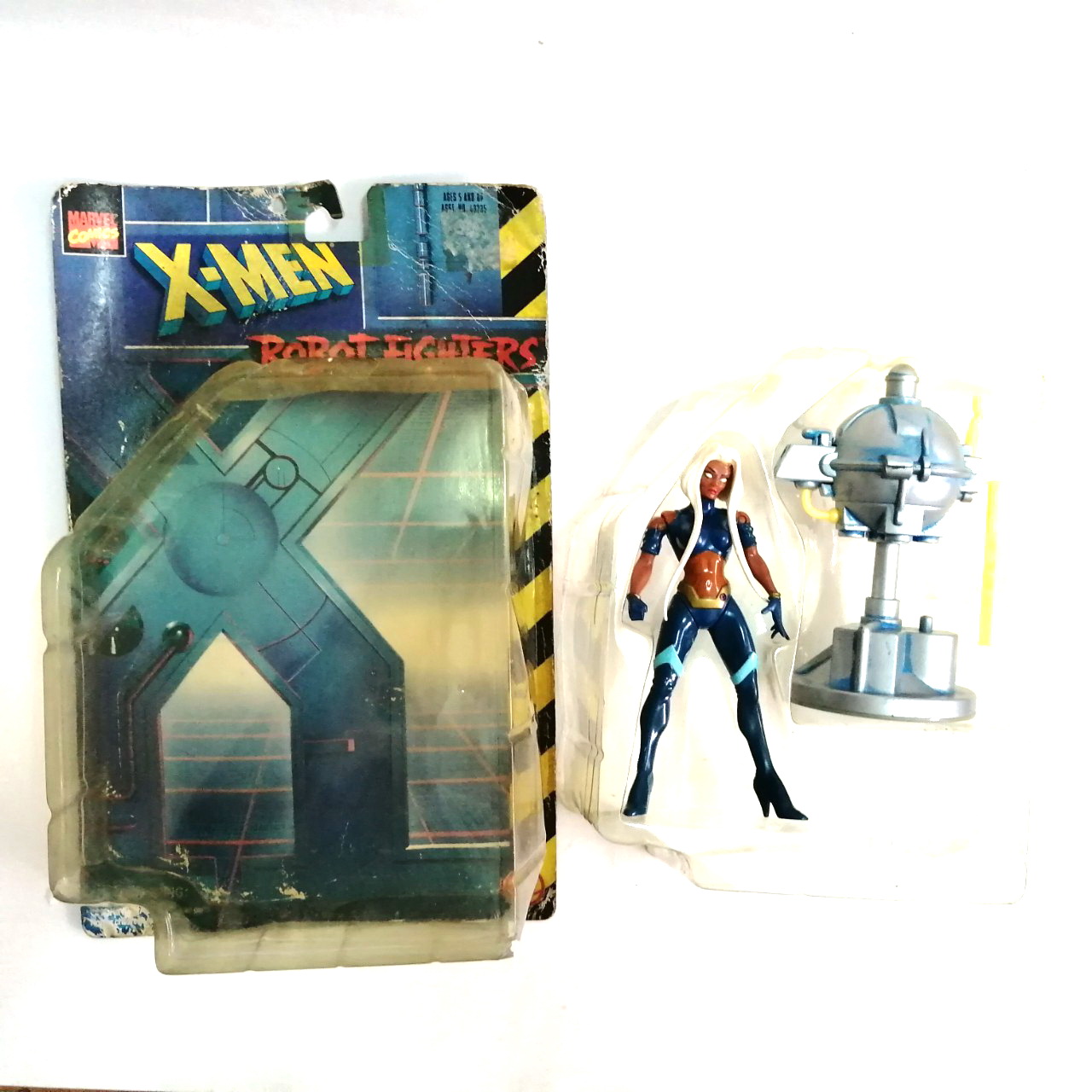 แอคชั่นฟิคเกอร์ (AFC) สตรอม จากTHE X-MEN ของ Toy Bis รุ่นเก่า แกะแพคแล้ว แพคเก่าเก็บสภาพไม่สวย ตัวฟิกเกอร์สภาพดีของครบ ขนาดตามรูป