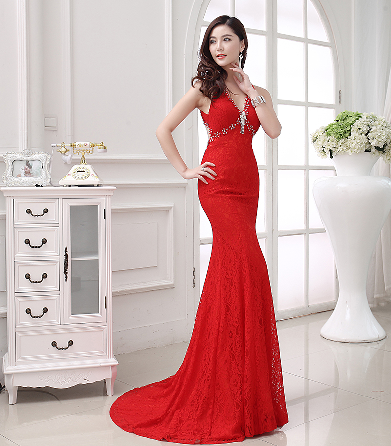 Pre-order ชุดราตรียาว สีแดง แขนกุด คอวี ลึก แต่งเพรชช่วงอก ผ้าลูกไม้ทั้งชุด เว้าหลัง เซ็กซี่ ทรงหางปลา ซิปหลัง
