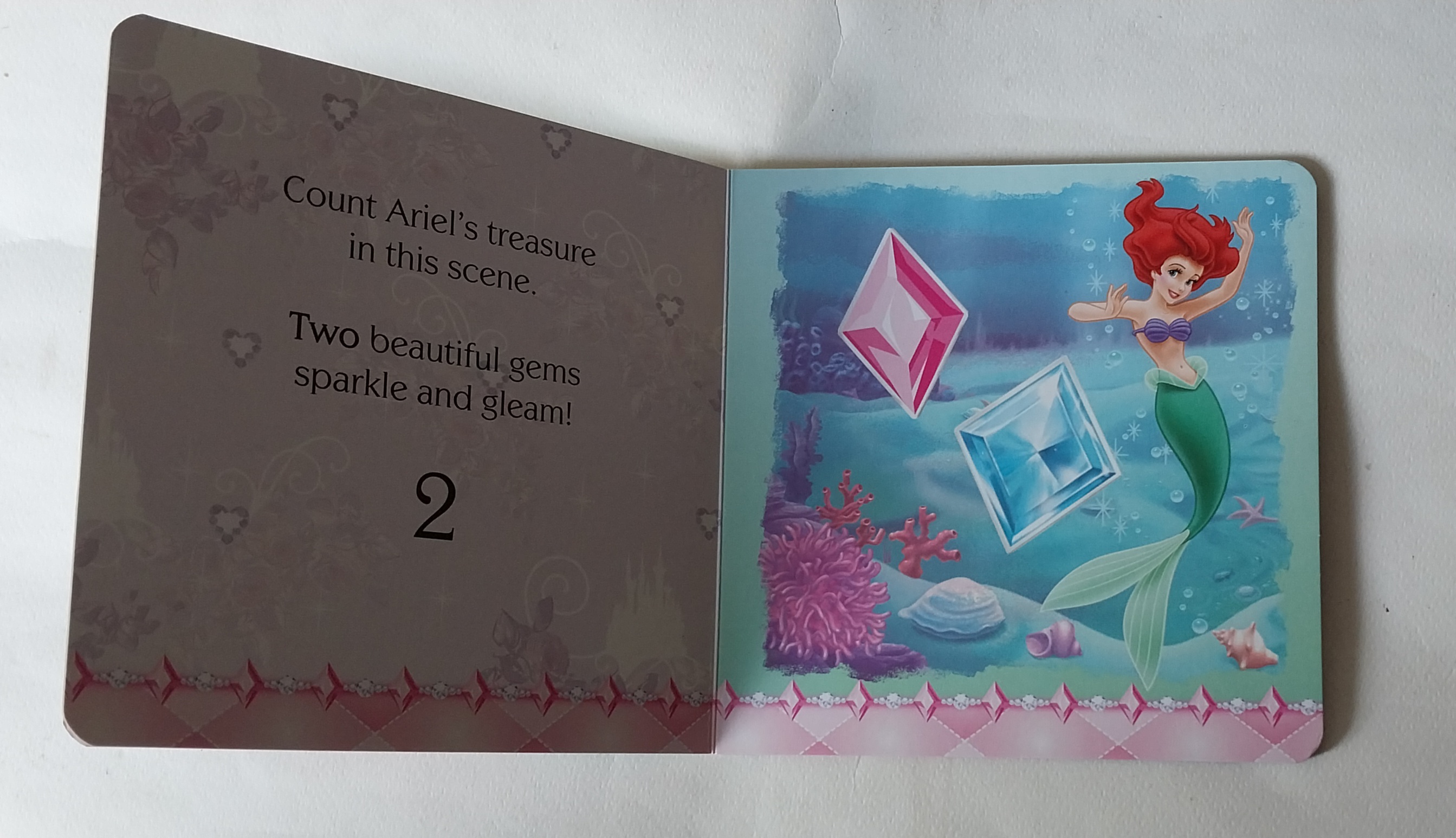 หนังสือภาพสวยเจ้าหญิงดิสนีย์สำหรับสะสม (ปกราพันเซล มีตำหนิ)เจ้าหญิงดิสนีย์5 เล่ม :สโนไวท์, เงือกน้อยแอเรี่ยล,ราปุนเซล(ราพันเซล),,ออโรร่า เจ้าหญิงนิทรา, เทียน่า เจ้าหญิงกบขนาดเล็ก ประมาณ 6 x 6 นิ้ว เป็นหนังสือภาษาอังกฤษ สำหรับเด็กเพื่อการเรียนรู้