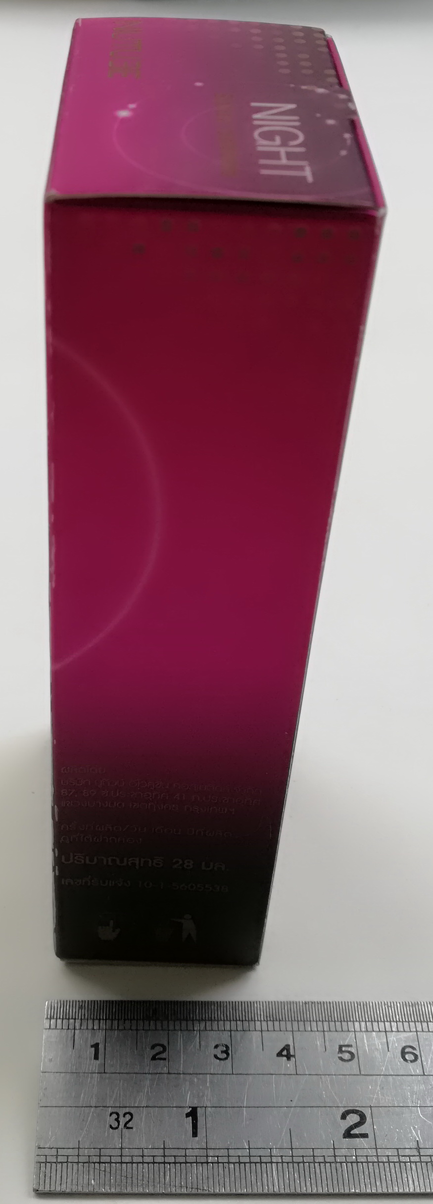 ของสะสม กล่องน้ำหอมสีชมพู และขวดน้ำหอมแก้ว NUTUBE NIGHT SPRAY PERFUME ขนาดประมาณ 14 ซม.