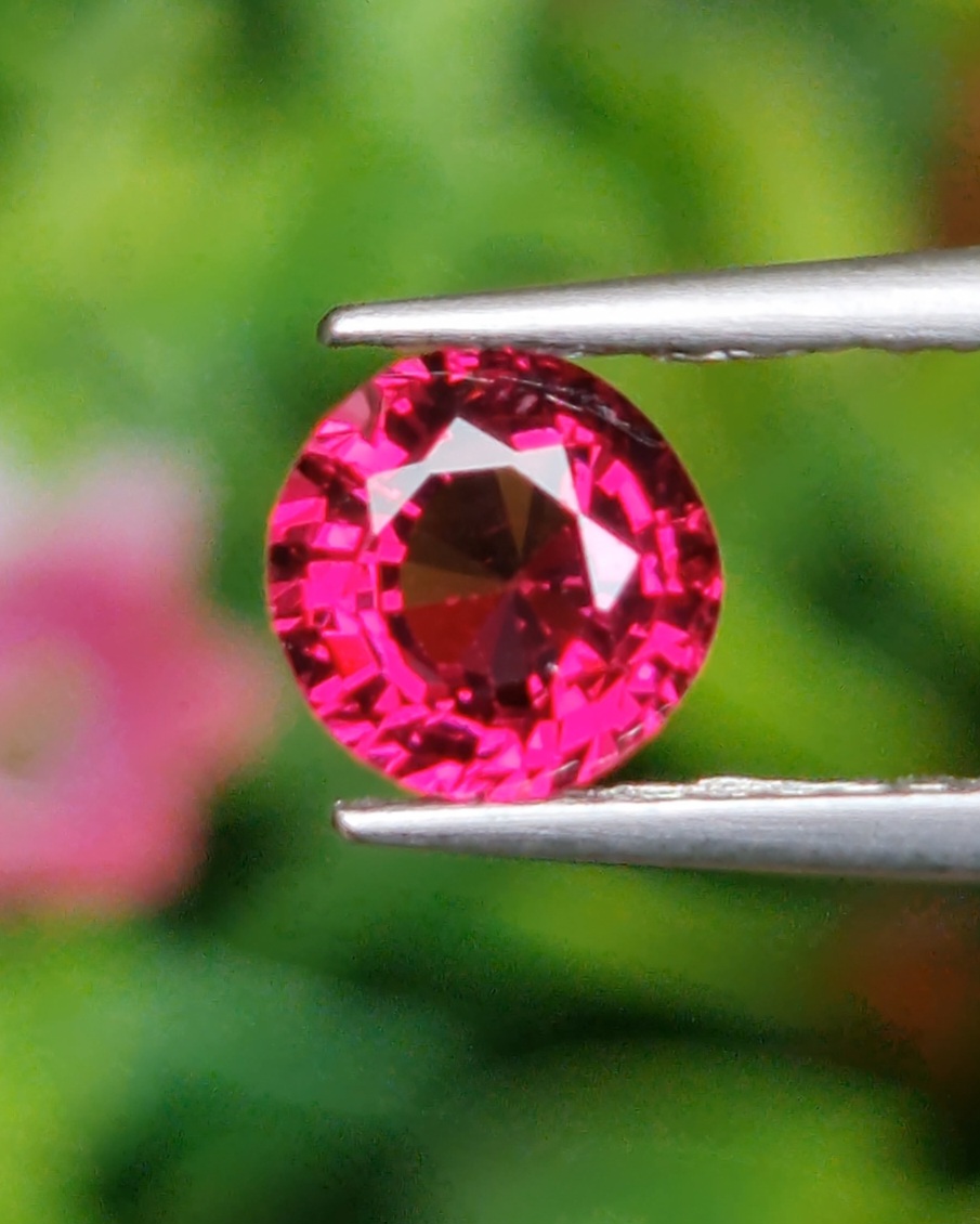พลอย โรโดไลต์ กาเน็ท Rhodolite Garnet 0.88 กะรัต Cts.พลอยแท้ อัญมณีมงคลประจําวันเกิด เครื่องประดับพลอย