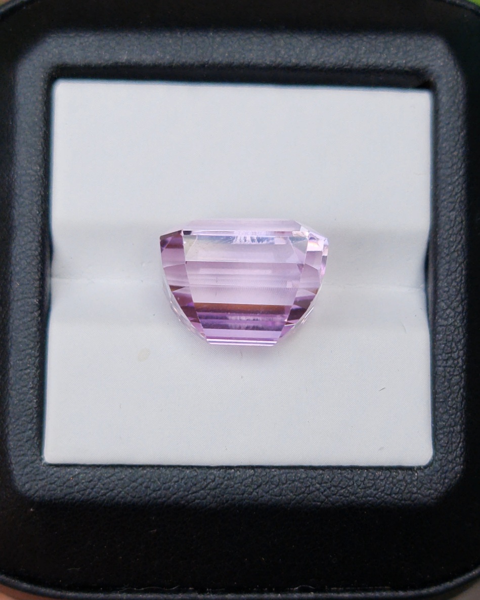 พลอย คุนไซท์ Kunzite 17.70 กะรัต (Cts.) พลอยแท้อัญมณีมงคล ประจําวันเกิด เครื่องประดับพลอย