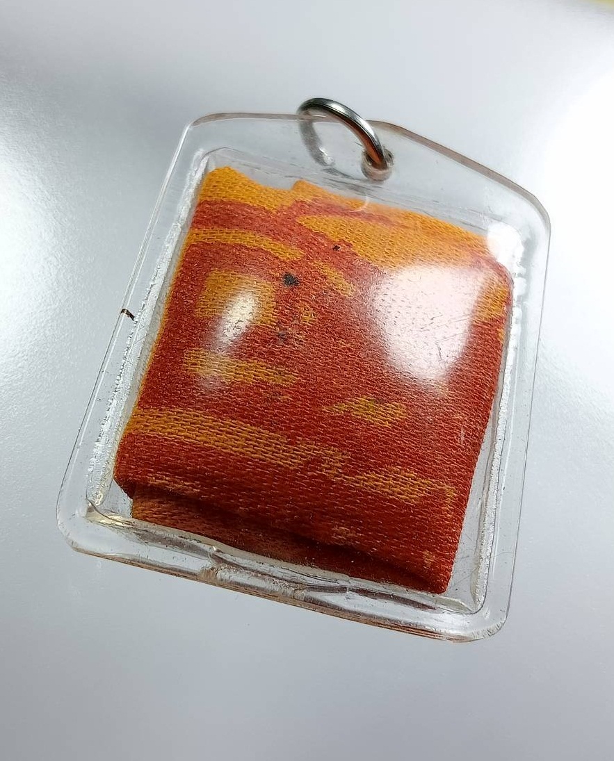 P170 รูปถ่ายเลี่ยมประกบผ้ายันต์ พระครูฎีกาประมาณ อุปสโม