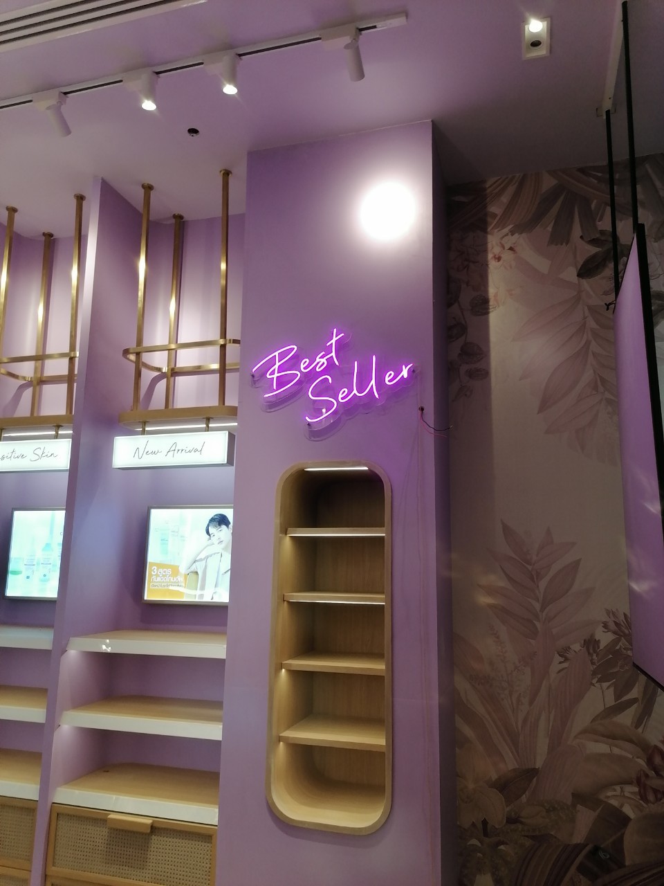 ไฟนีออน เฟค