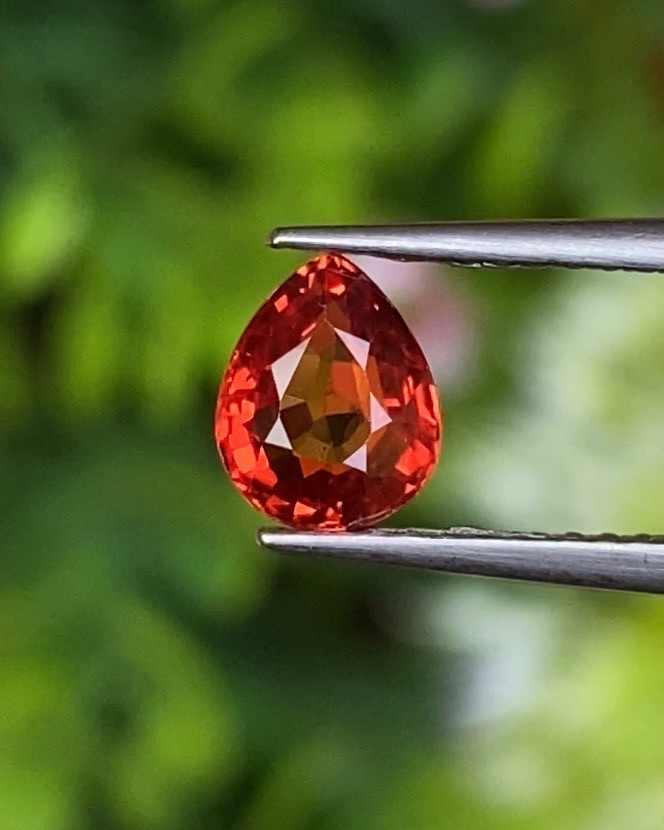 พลอย ออเรนจ์ แซฟไฟร์ Orange Sapphire 0.93 กะรัต (Cts.) พลอยแท้ อัญมณีมงคลประจําวันเกิด เครื่องประดับพลอย