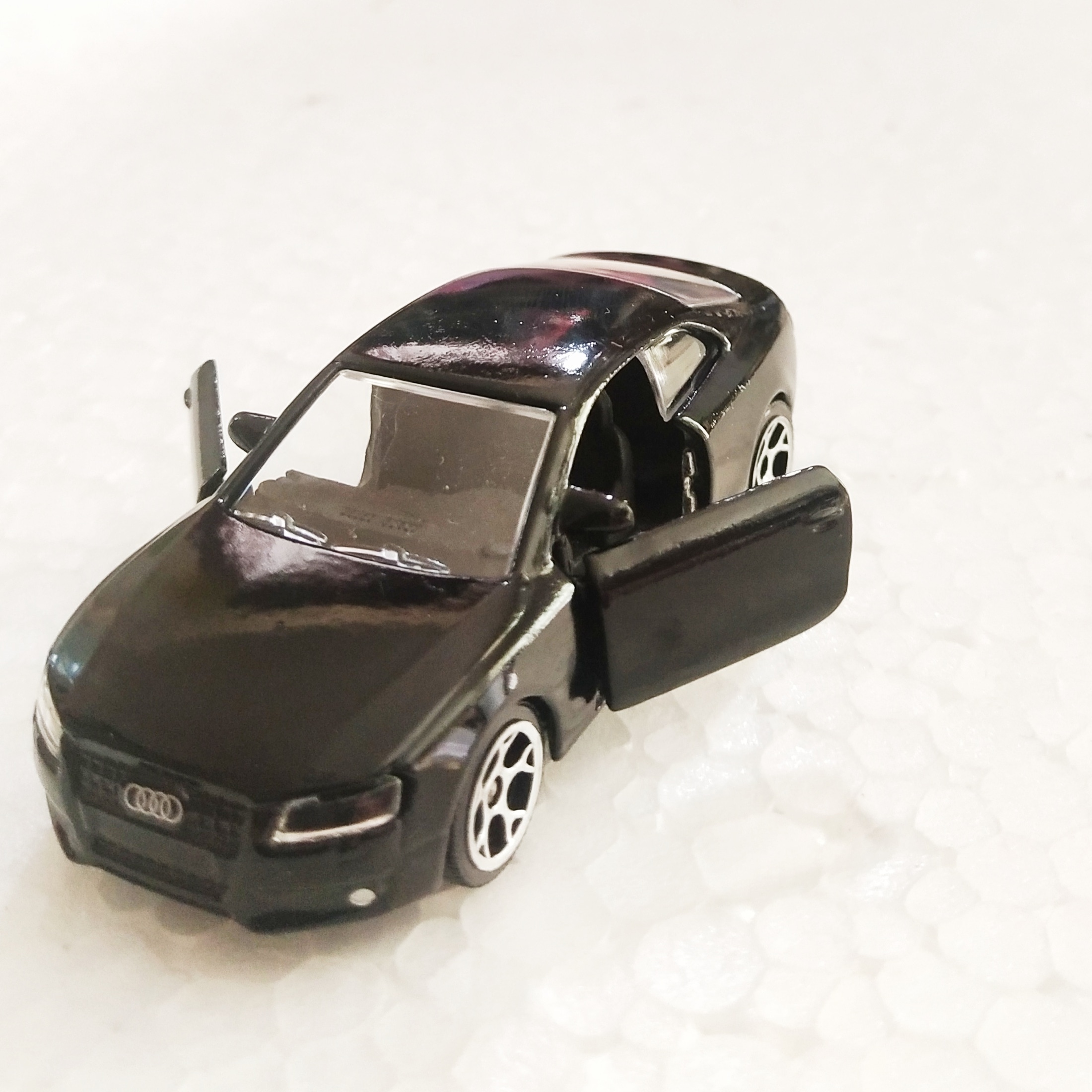 โมเดลรถเหล็ก ออดี้ Audie Die cast ,Majorette สีดำ เปิดประตูได้ มือ2 สภาพใหม่