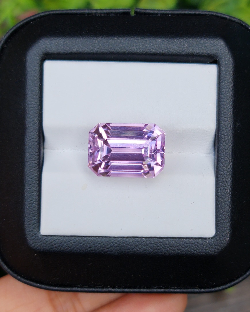พลอย คุนไซท์ Kunzite 17.70 กะรัต (Cts.) พลอยแท้อัญมณีมงคล ประจําวันเกิด เครื่องประดับพลอย
