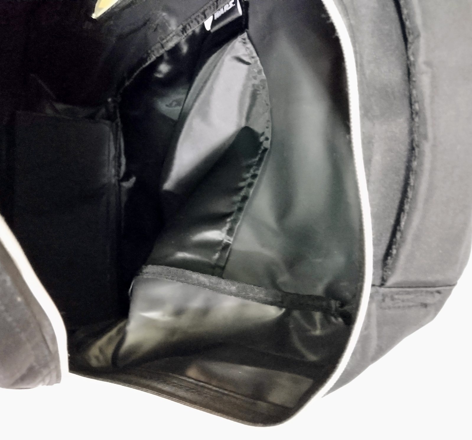 กระเป๋าเป้ ลายสตาร์ วอร์ ทรูปเปอร์ ลายพราง StarWars StormTrooper ลายพราง ขนาดประมาณ 16"*12" , ของแท้,ใหม่,มีป้ายสตาร์ วอร์