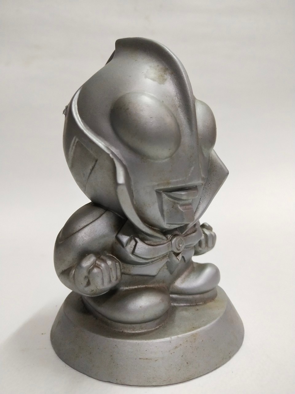 กระปุกออมสิน ดาร์คอุลตร้า รุ่นพิเศษ ซิลเวอร์ เวอร์ชั่น สีเงินล้วน งานเก่าเก็บสะสม งานเอเพ็กซ์ทอย **ไม่มีฝาหลัง