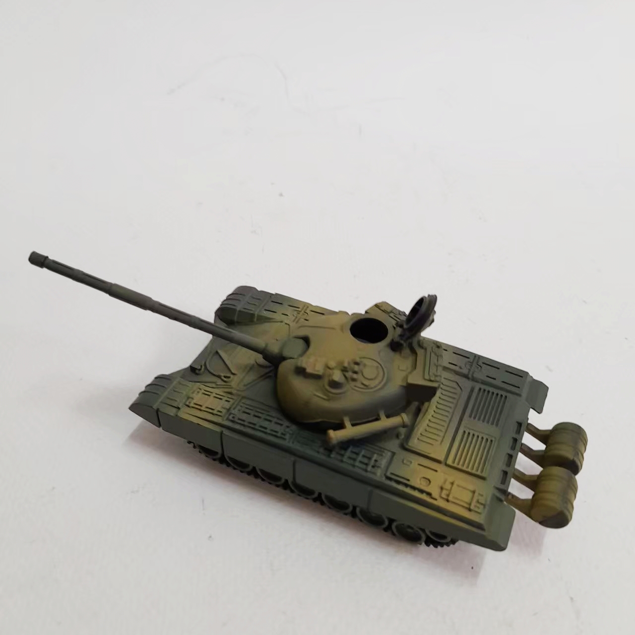 มีหลายภาพ,รถถังพลาสติกสำเร็จรูป T72 M1ทำสีแล้ว งานเก่า มือสอง สภาพดี มีรอยบ้าง