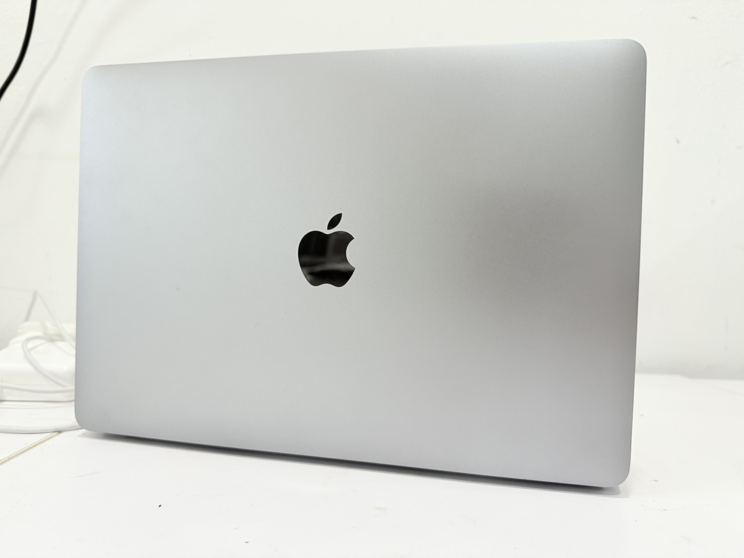 Apple Macbook Pro 13" 2022(M2/8GB/M.2 256GB)+Adapter