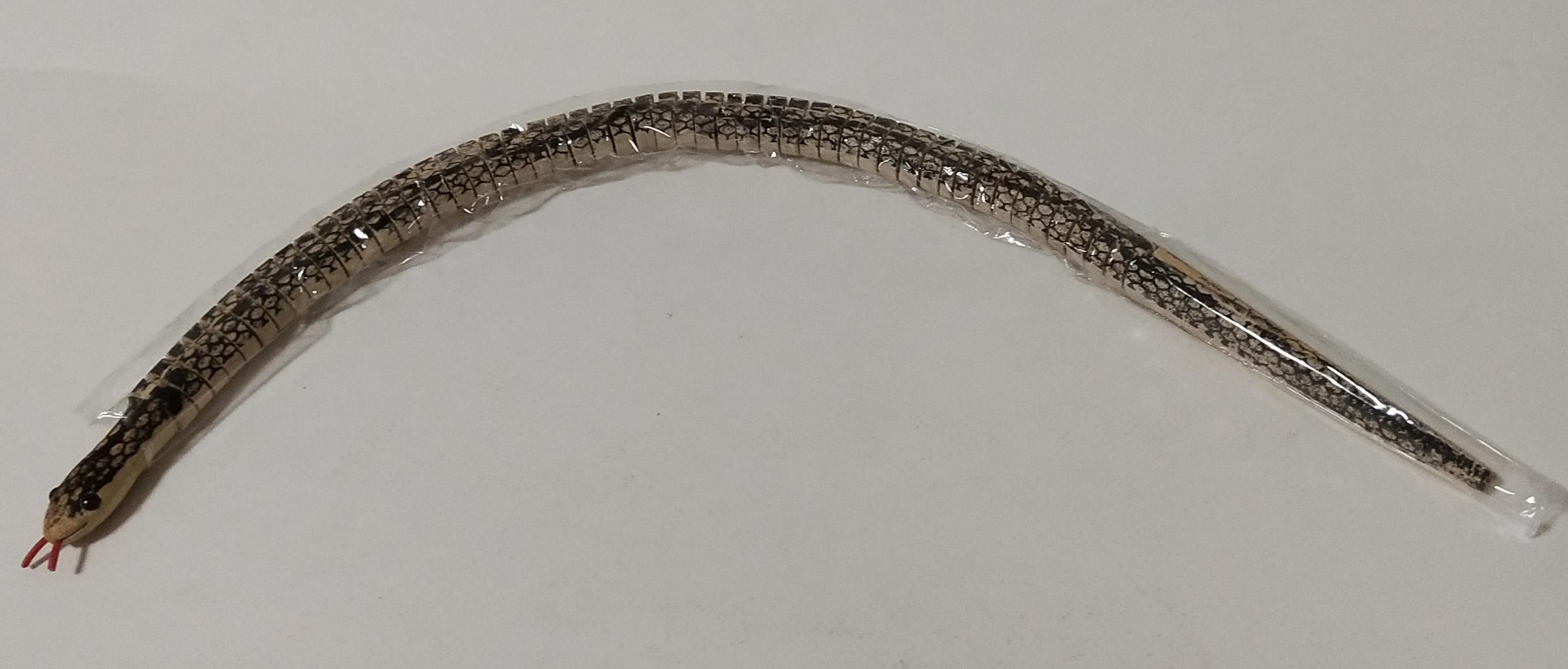 งูไม้ระกำ กระดุกกระดิกได้ สีดำ ขนาดประมาณ 19" ( มี 4สี :แดง,เขียว,น้ำตาล,ดำ)