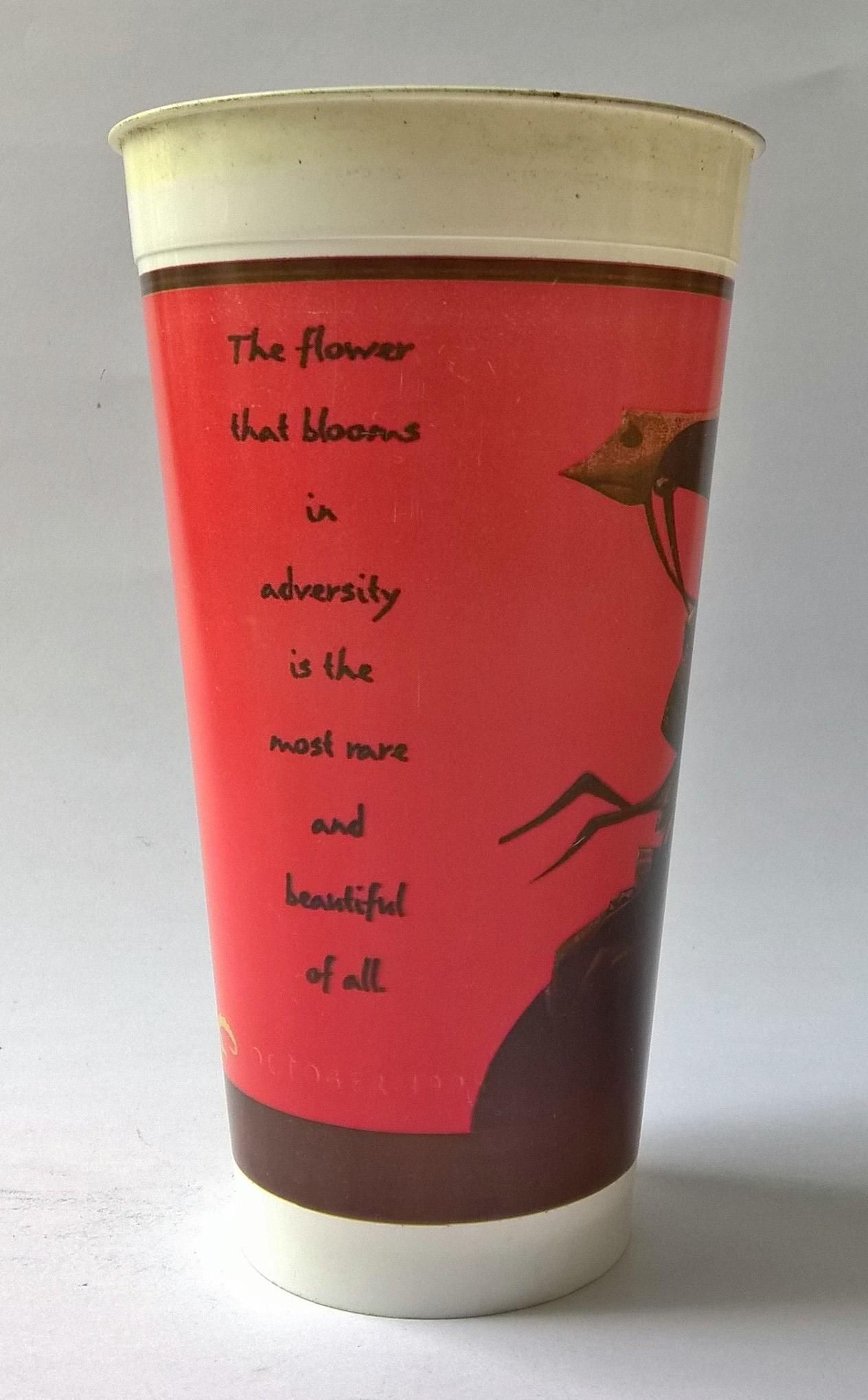 แก้วน้ำพลาสติกงานเก่า จากภาพยนต์ ดิสนีย์การ์ตูน เรื่อง มู่หลาน Mulan 2541 ของสะสมจาก EGV ของเก่า โปรดตรวจสอบทุกภาพ The flower that blooms in adversity is the most rare and beautiful of all