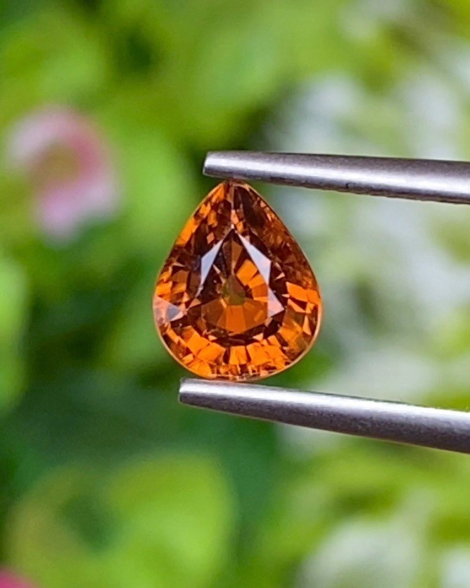 พลอย เพทาย (Zircon) 1.24 กะรัต (Cts.) พลอยแท้ อัญมณีมงคลประจําวันเกิด เครื่องประดับพลอย