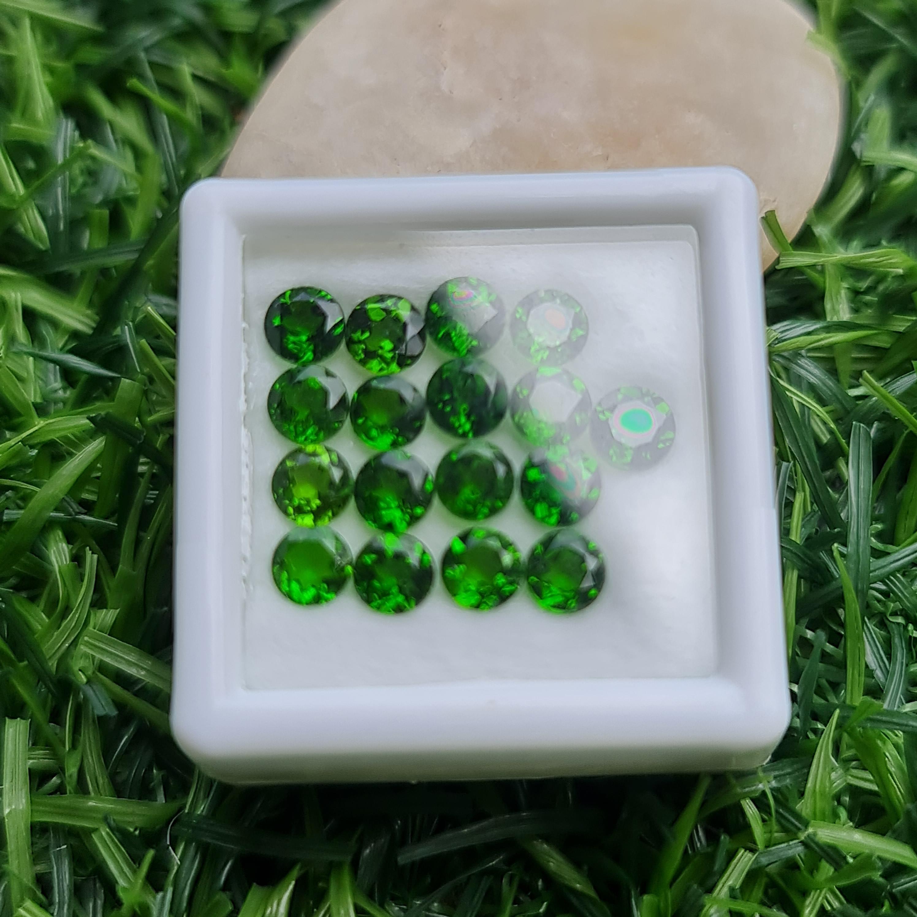 พลอย โครม ไดออพไซด์ Chrome Diopside 4.98 กะรัต (Cts.) 17 เม็ด พลอยแท้ อัญมณีมงคลประจําวันเกิด เครื่องประดับพลอย