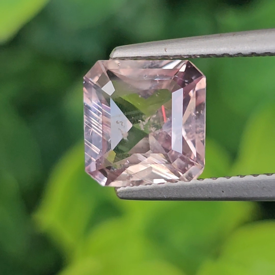 พลอย คัลเลอร์เชนจ์ แซฟไฟร์ Color Change Sapphire 2.51 กะรัต (Cts.) พร้อมใบเซอร์ พลอยแท้ อัญมณีมงคลประจําวันเกิด เครื่องประดับพลอย