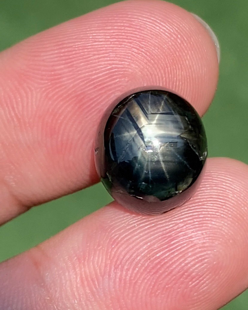 พลอย แบล็ค สตาร์ แซฟไฟร์ Black Star Sapphire 16.87 กะรัต (Cts.) ดิบ Unheated พลอยแท้ อัญมณีมงคลประจําวันเกิด เครื่องประดับพลอย