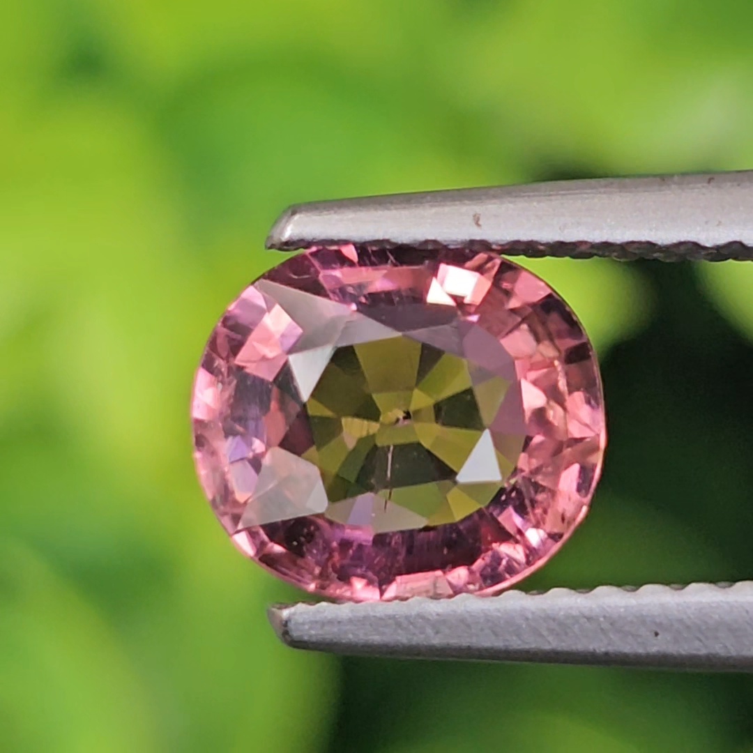 พลอย ทัวร์มารีน (Tourmaline) 1.34 กะรัต (Cts.) อัญมณีมงคลประจําวันเกิด เครื่องประดับพลอย