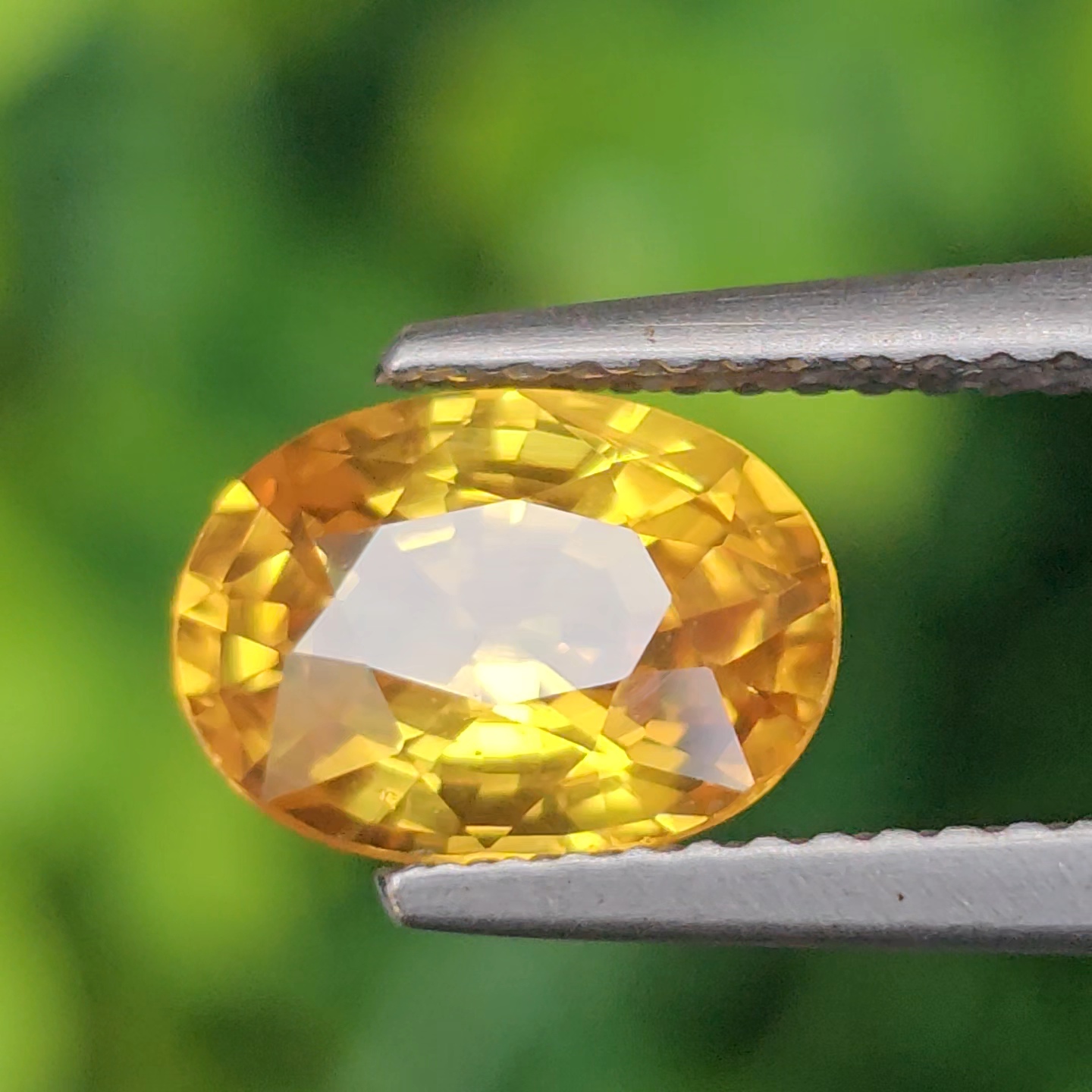 พลอย บุษราคัม yellow sapphire 2.33 กะรัต (Cts.) พลอยแท้ อัญมณีมงคลประจําวันเกิด เครื่องประดับพลอย