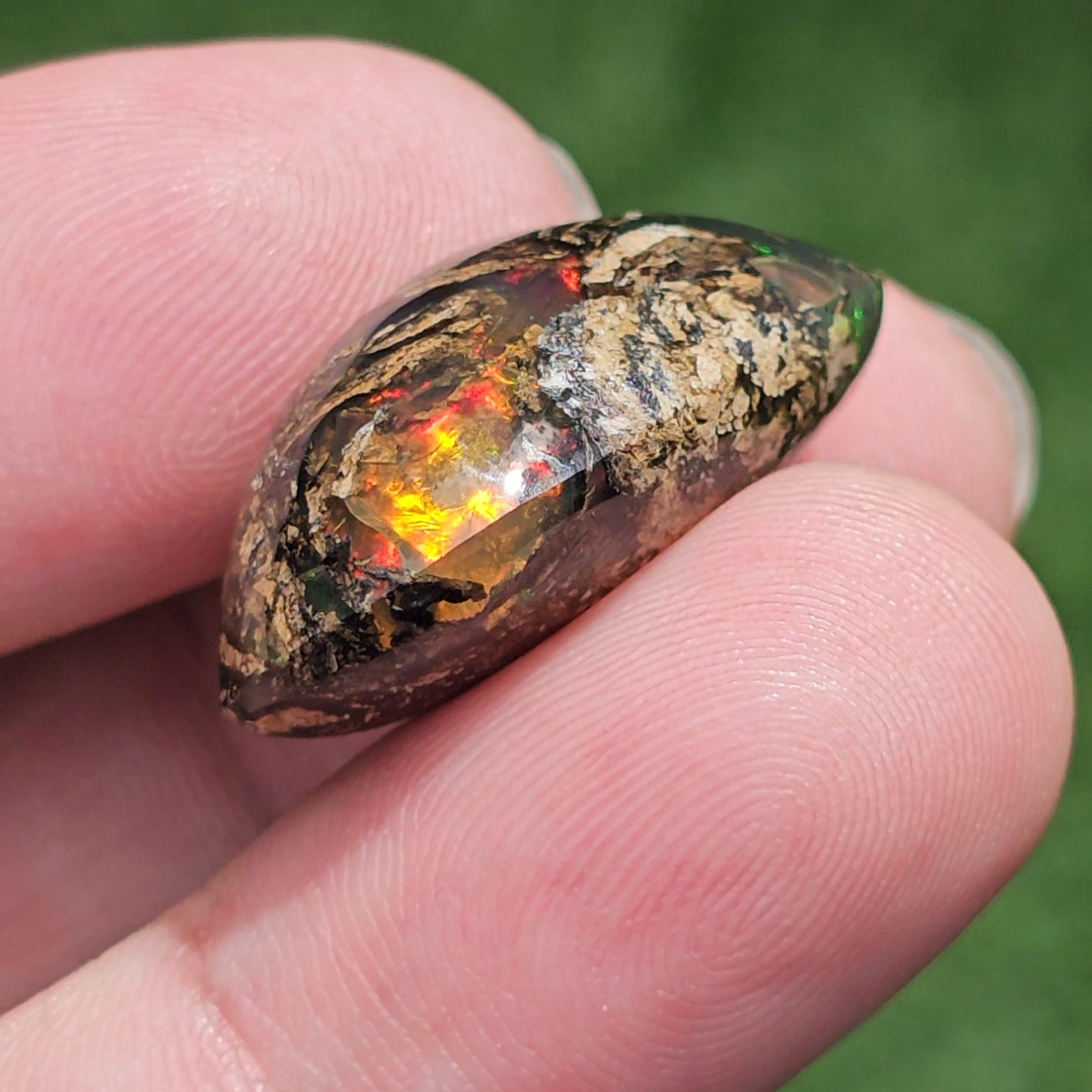 พลอย โอปอล Opal 32.50 กะรัต (Cts.) พลอยแท้ อัญมณีมงคลประจําวันเกิด เครื่องประดับพลอย