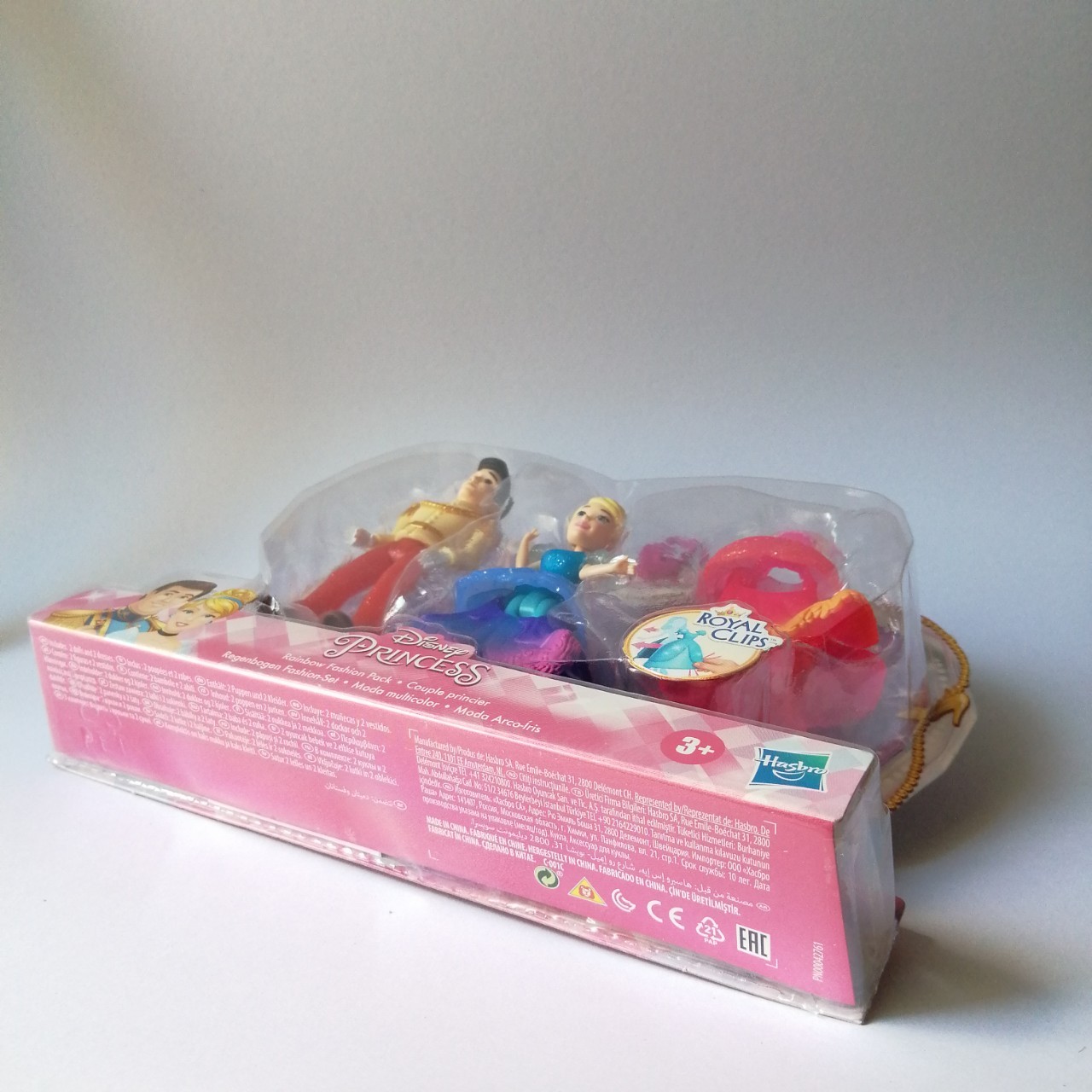 เซ็ทตุ๊กตา เจ้าหญิงซินเดอเรลล่า และเจ้าชายผู้ทรงเสน่ห์ ในชุดเต้นรำ, คอลเล็กชั่น รอแยลคลิป, ชุดสามารถแกะจากตัวและแปะกลับที่ตัวได้ มีชุดเสริมสำหรับเจ้าหญิง, ขนาดตามภาพ